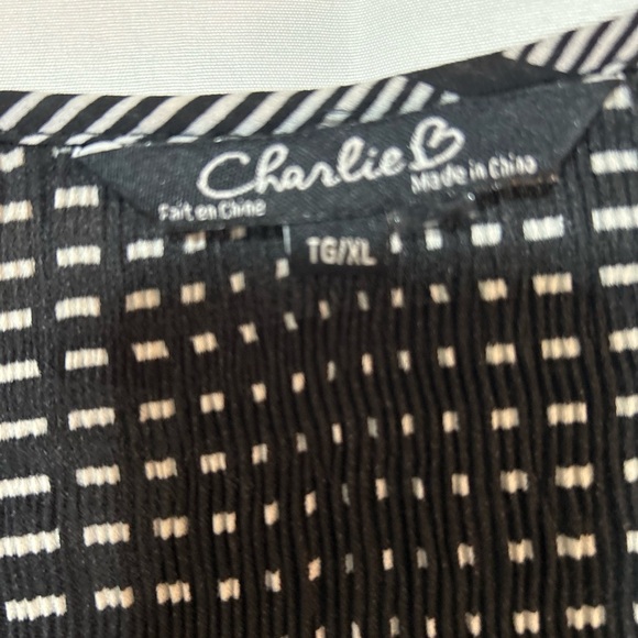 Charlie B - XL - Black and White Patterned Blouse- ties at top front - - Picture 7 of 8